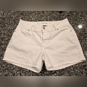 Apt 9 White Shorts Sz 12